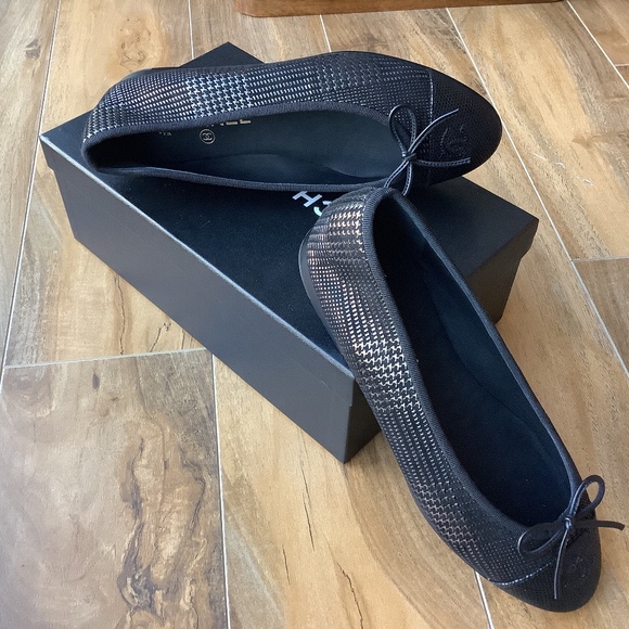 CHANEL BALLET FLAT IN TEXTURE BLACK LEATHER - Picture 4 of 6